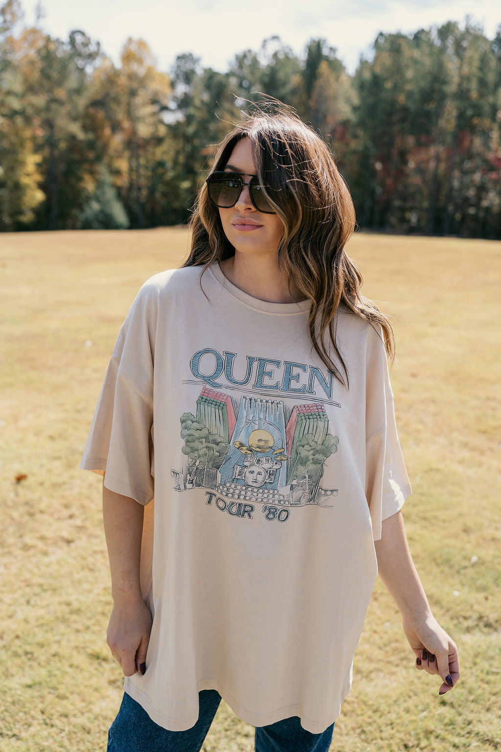 QUEEN O/S Graphic Tee
